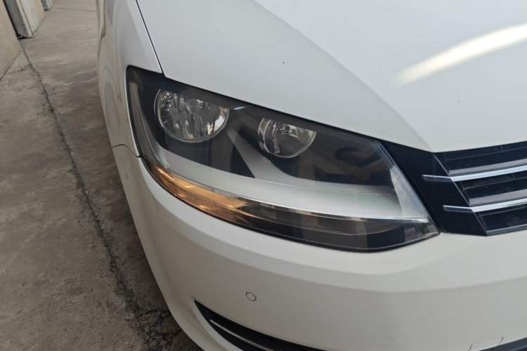 Used Volkswagen Sharan 2013 1.8TSI Comfort Model Euro IV Right Front Headlight