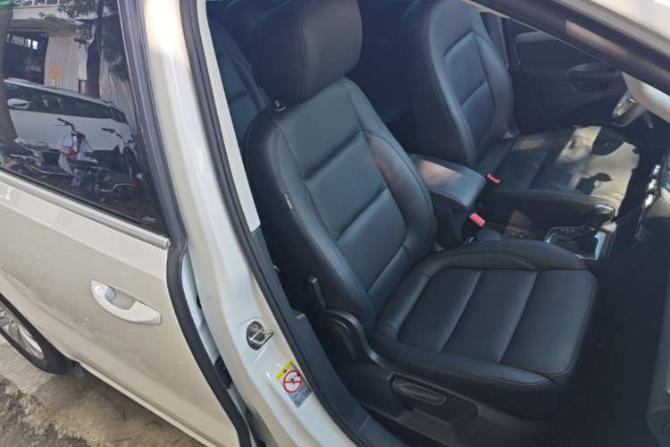 Used Volkswagen Sharan 2013 1.8TSI Standard Model Right Front Seat