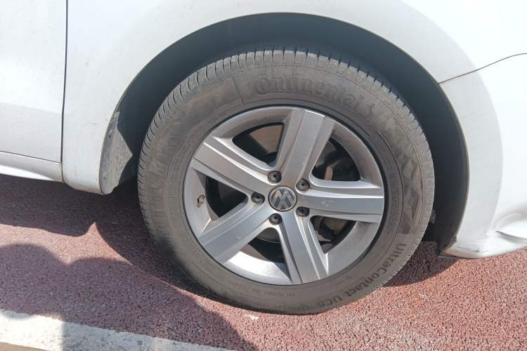 Used Volkswagen Sharan 2013 1.8TSI Comfort Model Euro IV Right Front Wheel Hub