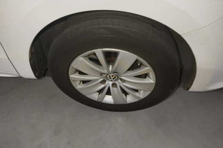 Used Volkswagen Sharan 2013 1.8TSI Comfort Model Euro IV Right Front Wheel Hub