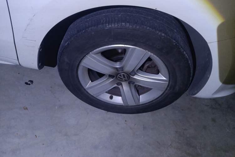 Used Volkswagen Sharan 2013 1.8TSI Comfort Model Euro IV Right Front Wheel Hub
