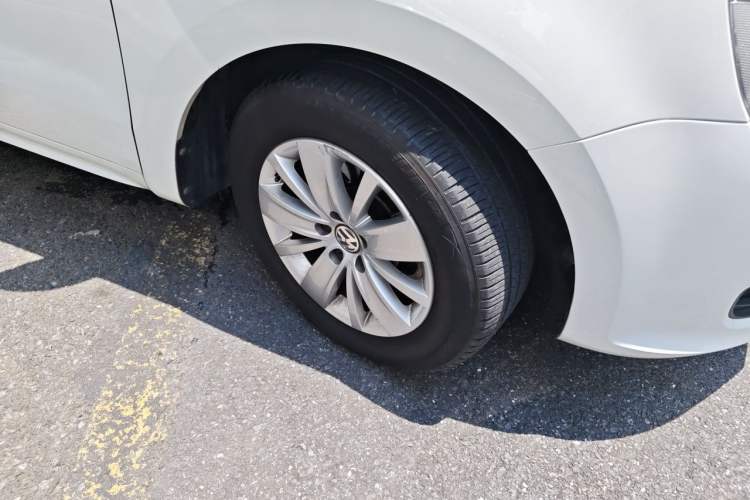 Used Volkswagen Sharan 2013 1.8TSI Standard Model Euro IV Right Front Wheel Hub