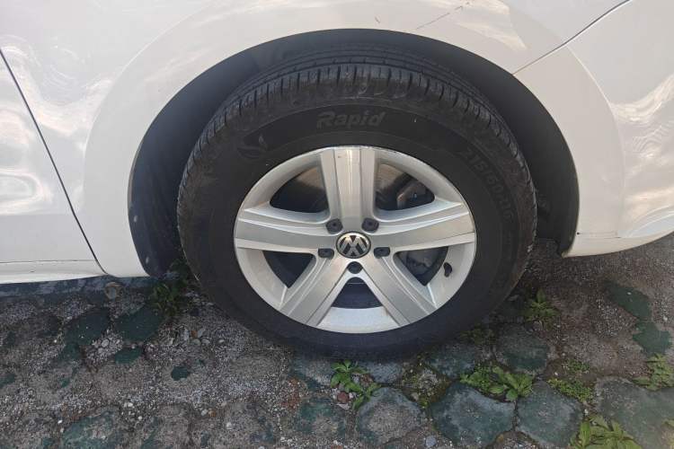 Used Volkswagen Sharan 2013 1.8TSI Comfort Model Right Front Wheel Hub