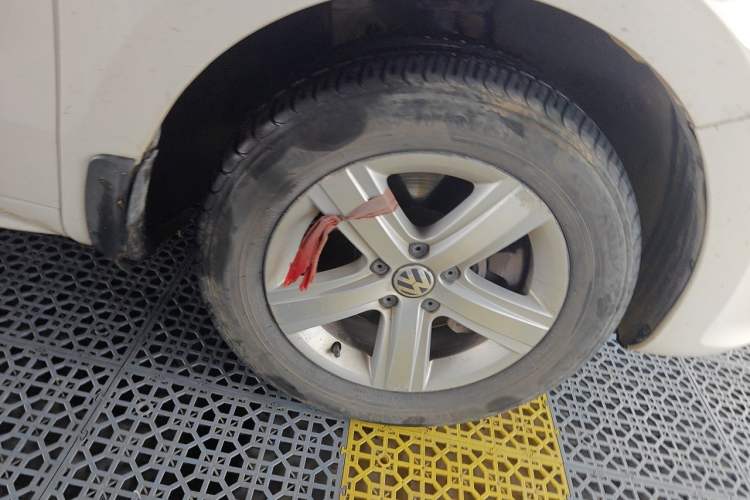 Used Volkswagen Sharan 2013 2.0 TSI Luxury Model Right Front Wheel Hub