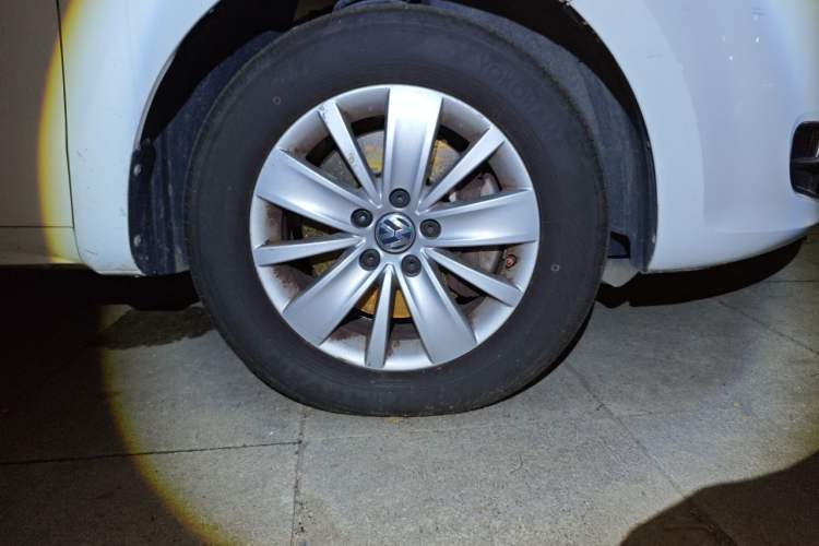 Used Volkswagen Sharan 2013 1.8TSI Standard Model Right Front Wheel Hub