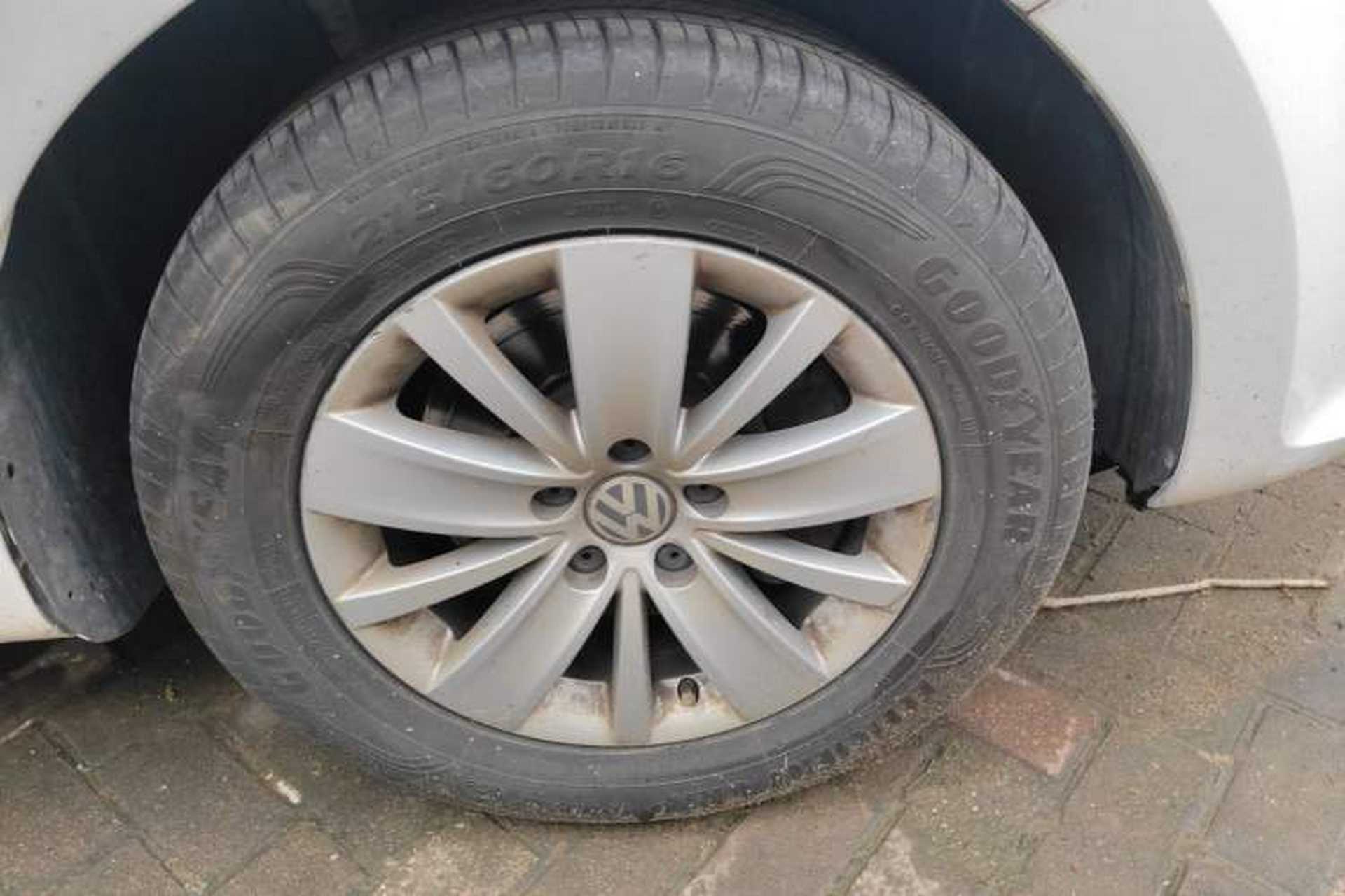 Used Volkswagen Sharan 2013 2.0 TSI Standard Model Right Front Wheel Hub