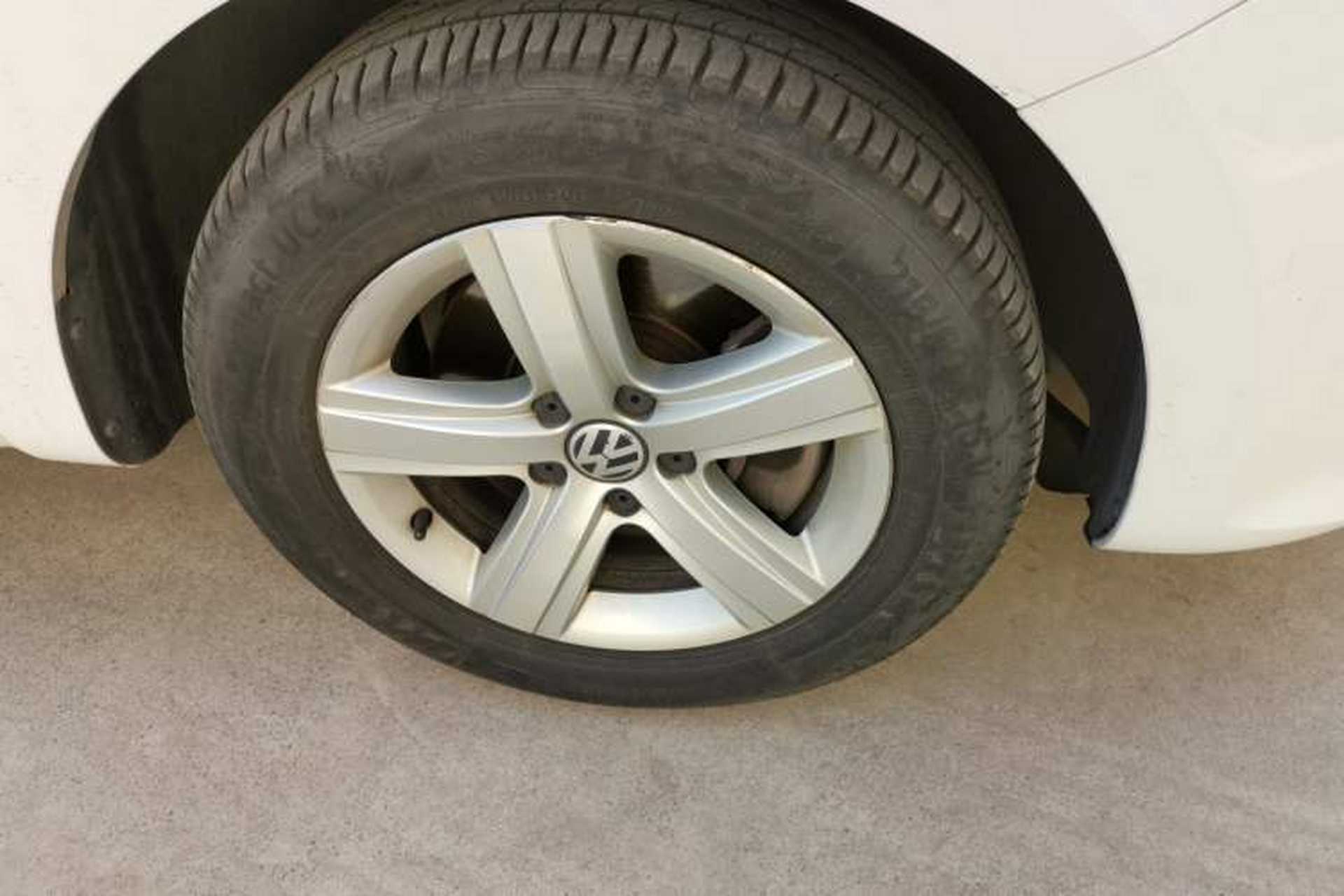 Used Volkswagen Sharan 2013 2.0 TSI Comfort Model Right Front Wheel Hub