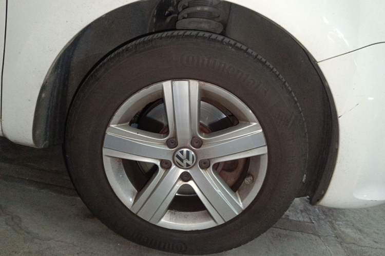 Used Volkswagen Sharan 2013 2.0 TSI Comfort Model Right Front Wheel Hub