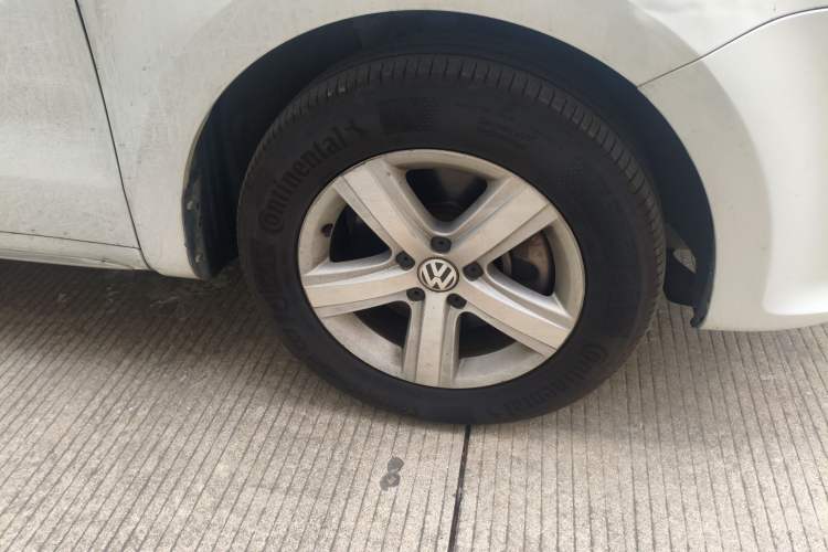 Used Volkswagen Sharan 2013 2.0 TSI Comfort Model Right Front Wheel Hub