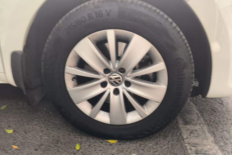 Used Volkswagen Sharan 2013 1.8TSI Standard Model Euro IV Right Front Wheel Hub