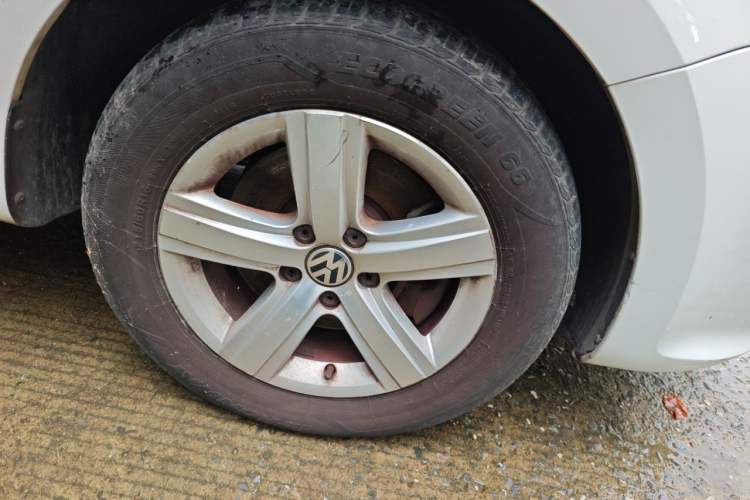 Used Volkswagen Sharan 2013 1.8TSI Comfort Model Euro IV Right Front Wheel Hub