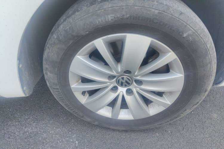 Used Volkswagen Sharan 2013 2.0 TSI Standard Model Right Front Wheel Hub
