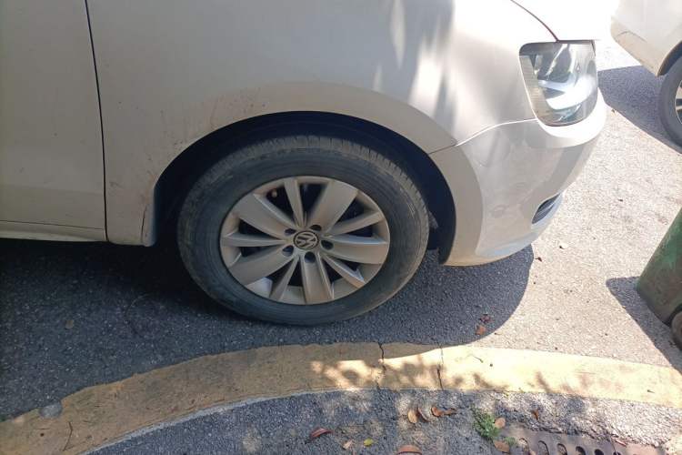 Used Volkswagen Sharan 2013 2.0 TSI Standard Model Right Front Wheel Hub