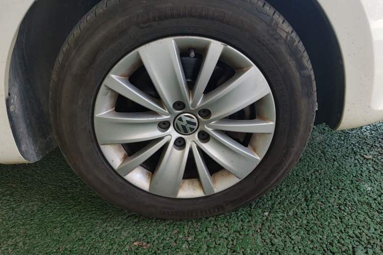 Used Volkswagen Sharan 2013 2.0 TSI Standard Model Right Front Wheel Hub