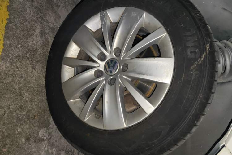 Used Volkswagen Sharan 2013 1.8TSI Standard Model Euro IV Right Front Wheel Hub