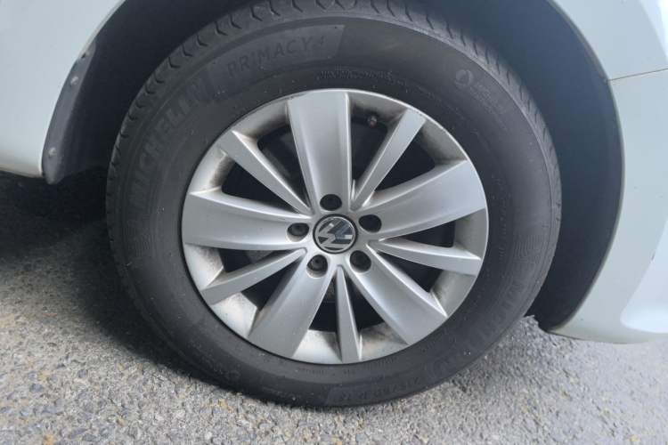 Used Volkswagen Sharan 2013 1.8TSI Standard Model Euro IV Right Front Wheel Hub