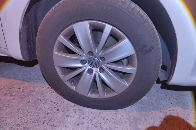 Used Volkswagen Sharan 2013 2.0 TSI Standard Model Right Front Wheel Hub