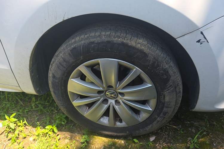 Used Volkswagen Sharan 2013 1.8TSI Comfort Model Right Front Wheel Hub