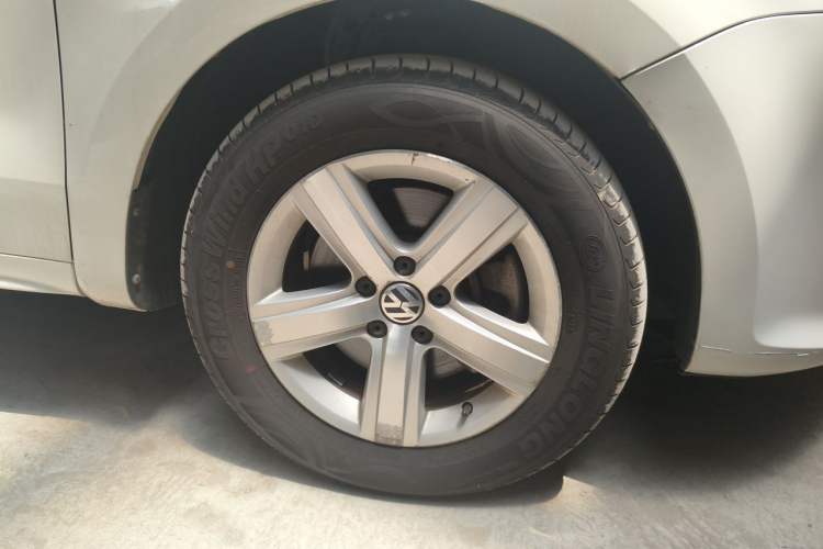 Used Volkswagen Sharan 2013 1.8TSI Comfort Model Euro IV Right Front Wheel Hub