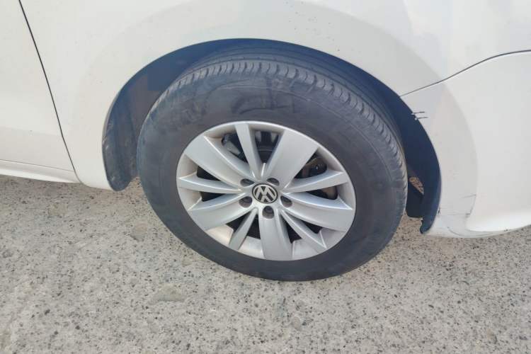 Used Volkswagen Sharan 2013 2.0 TSI Standard Model Right Front Wheel Hub