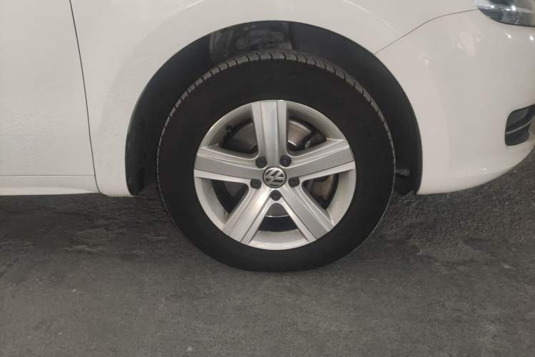Used Volkswagen Sharan 2013 1.8TSI Comfort Model Euro IV Right Front Wheel Hub