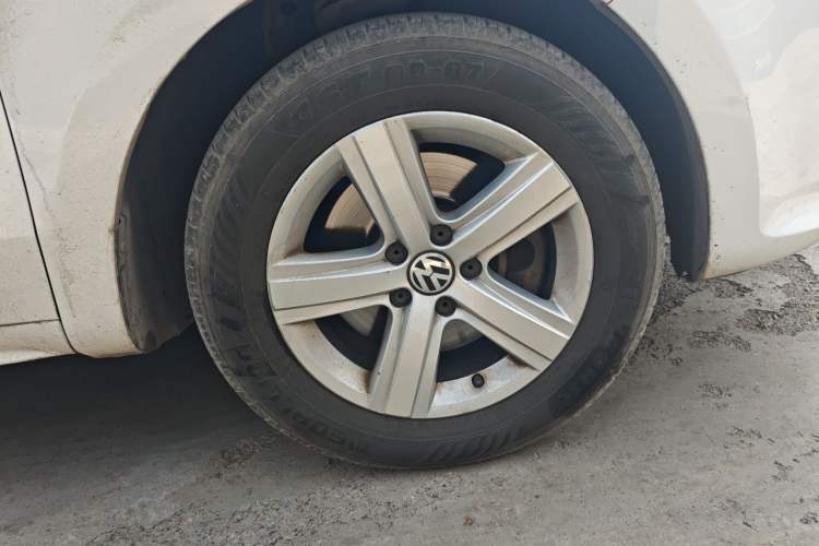Used Volkswagen Sharan 2013 1.8TSI Comfort Model Right Front Wheel Hub