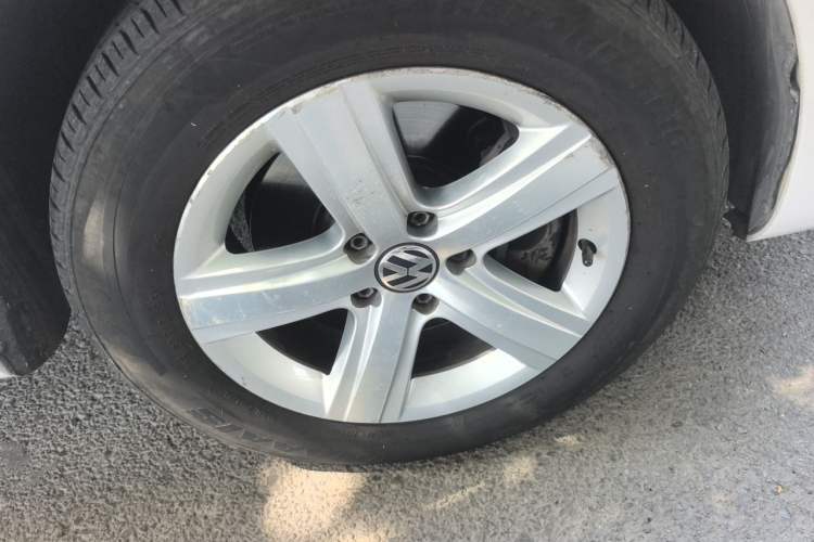 Used Volkswagen Sharan 2013 1.8TSI Comfort Model Right Front Wheel Hub