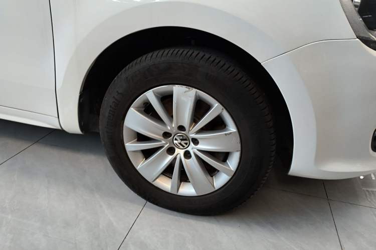 Used Volkswagen Sharan 2013 1.8TSI Comfort Model Euro IV Right Front Wheel Hub