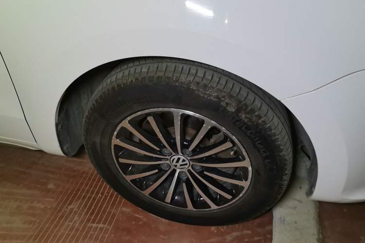 Used Volkswagen Sharan 2013 2.0 TSI Comfort Model Right Front Wheel Hub