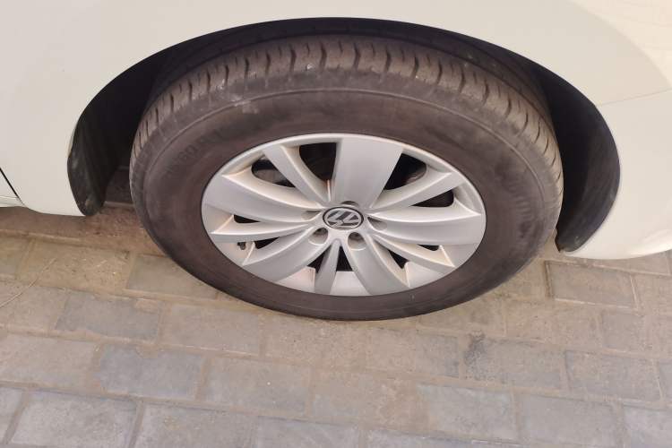 Used Volkswagen Sharan 2013 1.8TSI Standard Model Euro IV Right Front Wheel Hub