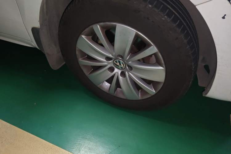 Used Volkswagen Sharan 2013 1.8TSI Standard Model Euro IV Right Front Wheel Hub