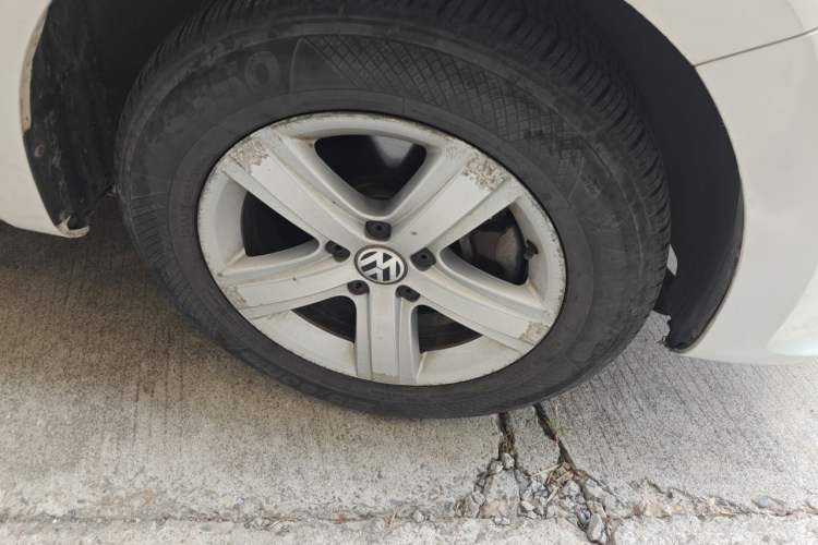 Used Volkswagen Sharan 2013 1.8TSI Comfort Model Euro IV Right Front Wheel Hub