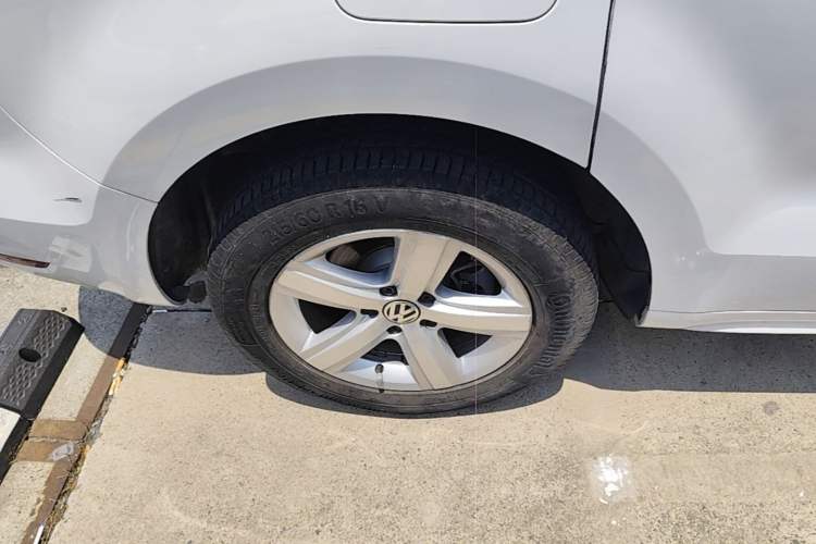 Used Volkswagen Sharan 2013 1.8TSI Comfort Model Right Rear Wheel Hub