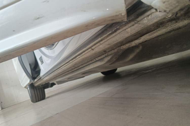 Used Volkswagen Sharan 2013 1.8TSI Standard Model Right Side Sill