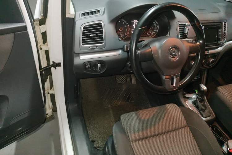 Used Volkswagen Sharan 2013 1.8TSI Comfort Model Euro IV Steering Wheel