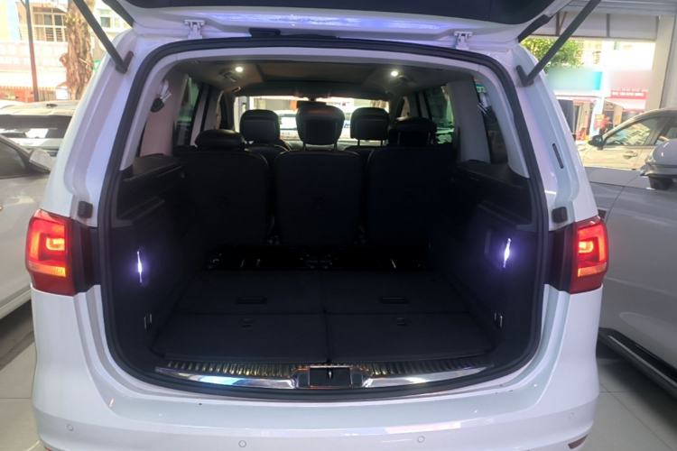 Used Volkswagen Sharan 2013 1.8TSI Standard Model Trunk