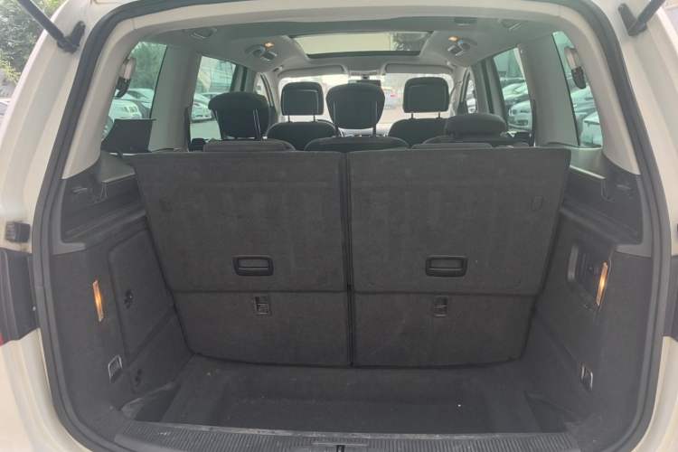 Used Volkswagen Sharan 2013 1.8TSI Standard Model Euro IV Trunk