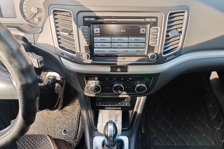 Used Volkswagen Sharan 2013 1.8TSI Standard Model Euro IV Audio And AC Panel