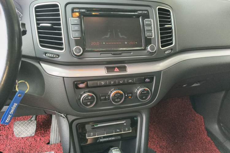 Used Volkswagen Sharan 2013 1.8TSI Standard Model Audio And AC Panel