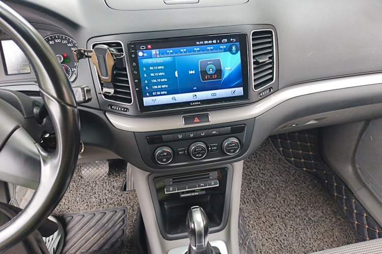 Used Volkswagen Sharan 2013 1.8TSI Standard Model Audio And AC Panel