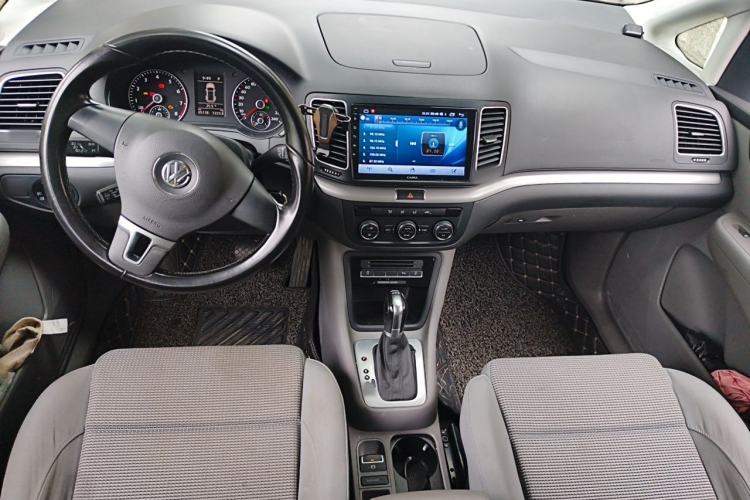 Used Volkswagen Sharan 2013 1.8TSI Standard Model Center Console
