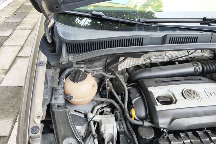 Used Volkswagen Sharan 2013 1.8TSI Standard Model Engine Bay Right