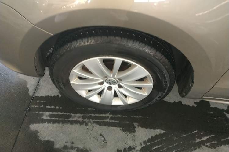 Used Volkswagen Sharan 2013 1.8TSI Standard Model Euro IV Left Front Wheel Hub