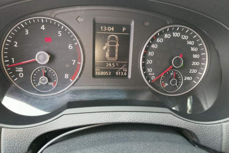 Used Volkswagen Sharan 2013 1.8TSI Standard Model Odometer Close Up