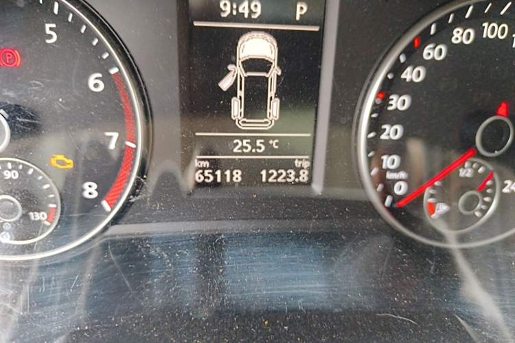 Used Volkswagen Sharan 2013 1.8TSI Standard Model Odometer Close Up