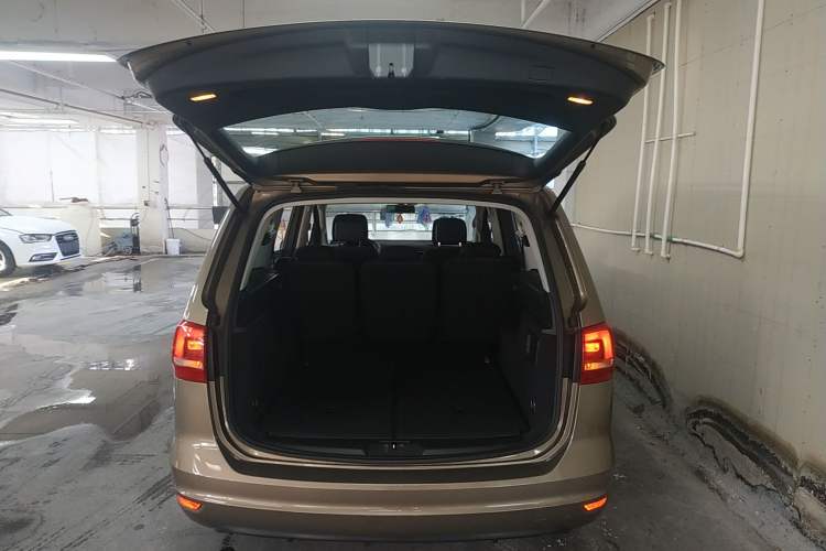 Used Volkswagen Sharan 2013 1.8TSI Standard Model Euro IV Trunk