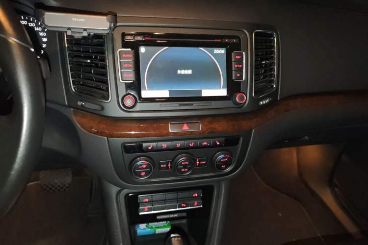 Used Volkswagen Sharan 2014 2.0 TSI Comfort Model Audio And AC Panel