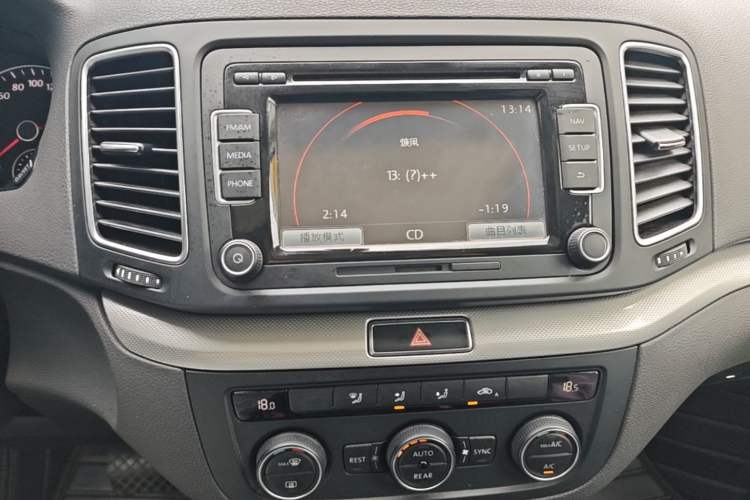 Used Volkswagen Sharan 2014 2.0 TSI Standard Model Audio And AC Panel