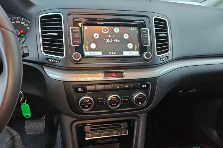 Used Volkswagen Sharan 2014 2.0 TSI Standard Model Audio And AC Panel