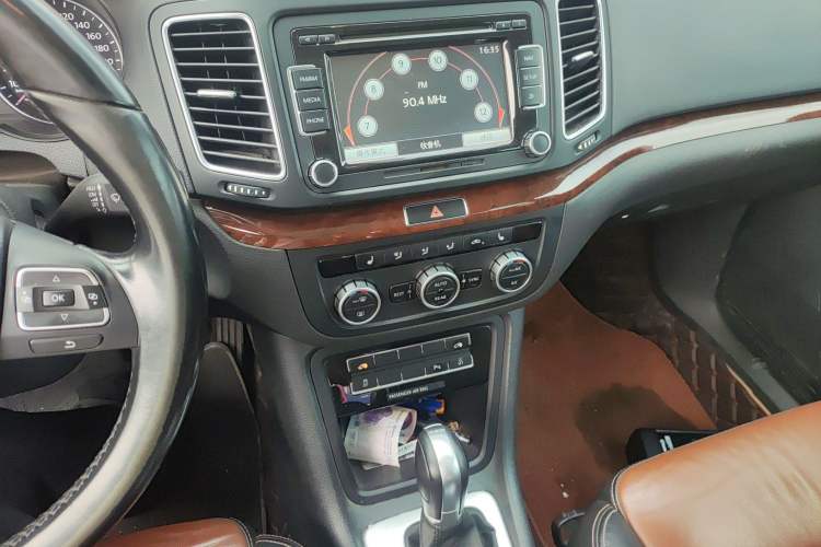 Used Volkswagen Sharan 2014 2.0 TSI Comfort Model Audio And AC Panel